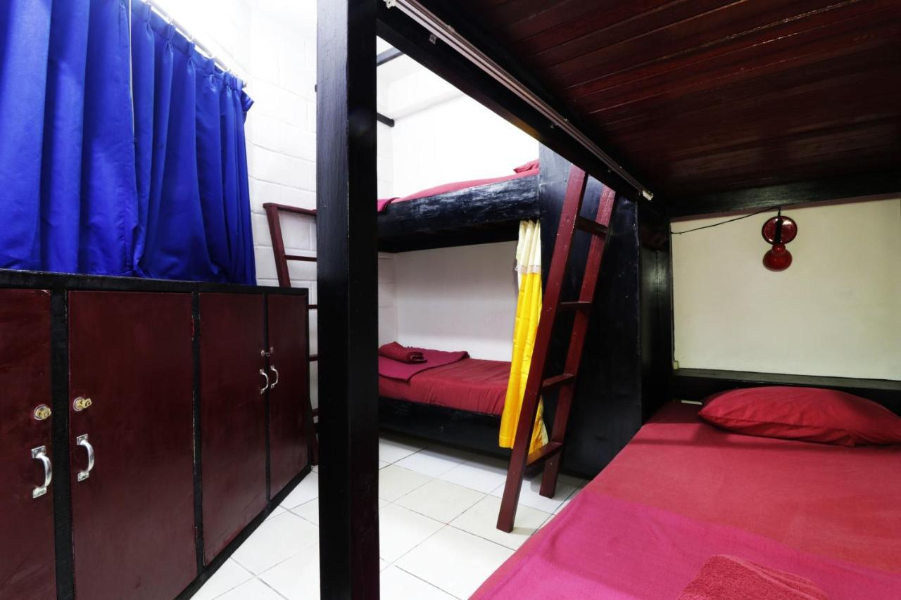 Neo Moritz Homestay Бандунг Экстерьер фото